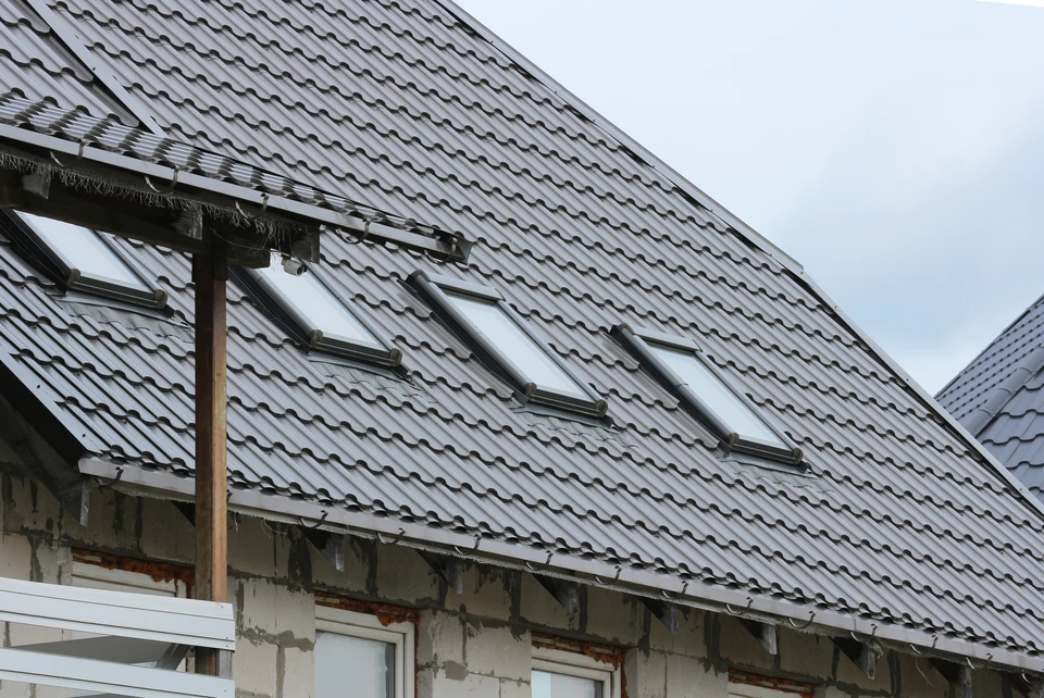 Rendu 3D technique d'un tube cylindrique bleu en coupe transversale révélant sa structure interne multicouche